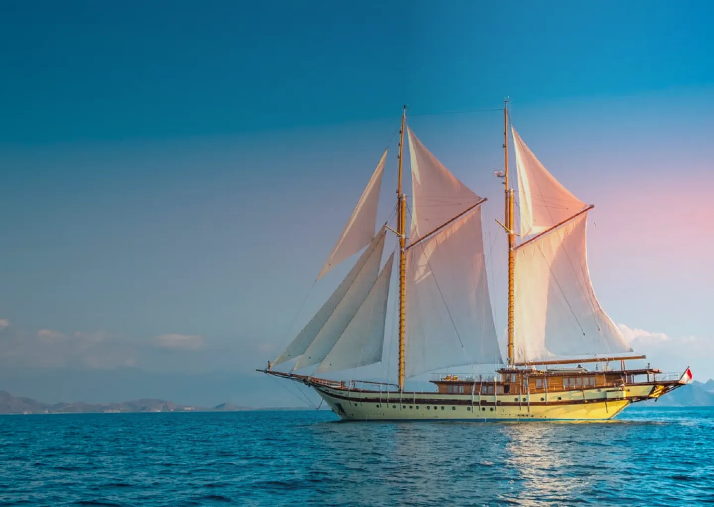 Phinisi, Speedboat or Day Trip: Three Ways to See Komodo