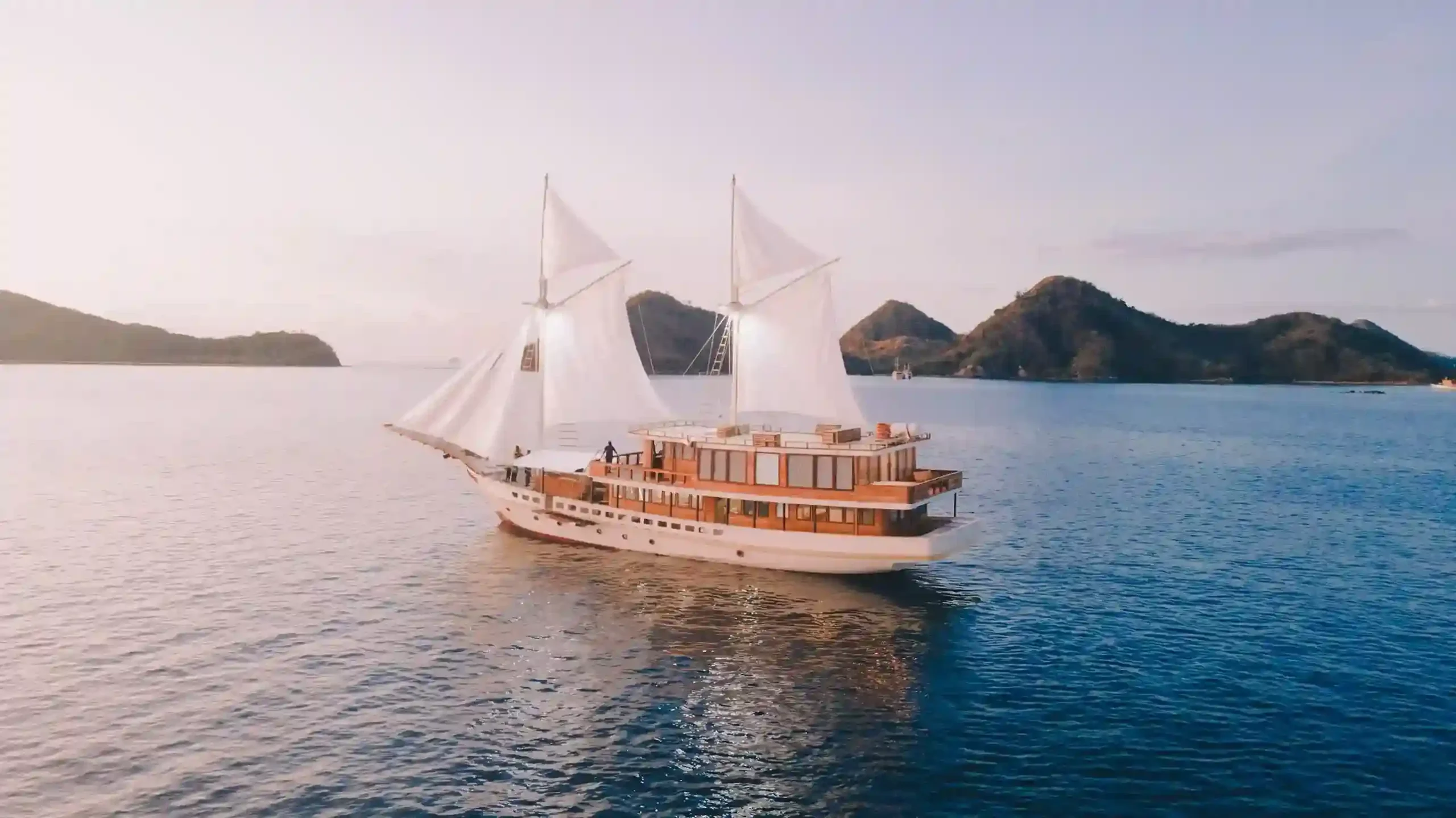 Labuan Bajo Liveaboard in 2027: How to Choose Your Boat From the Harbor (A Crew’s Honest Guide)