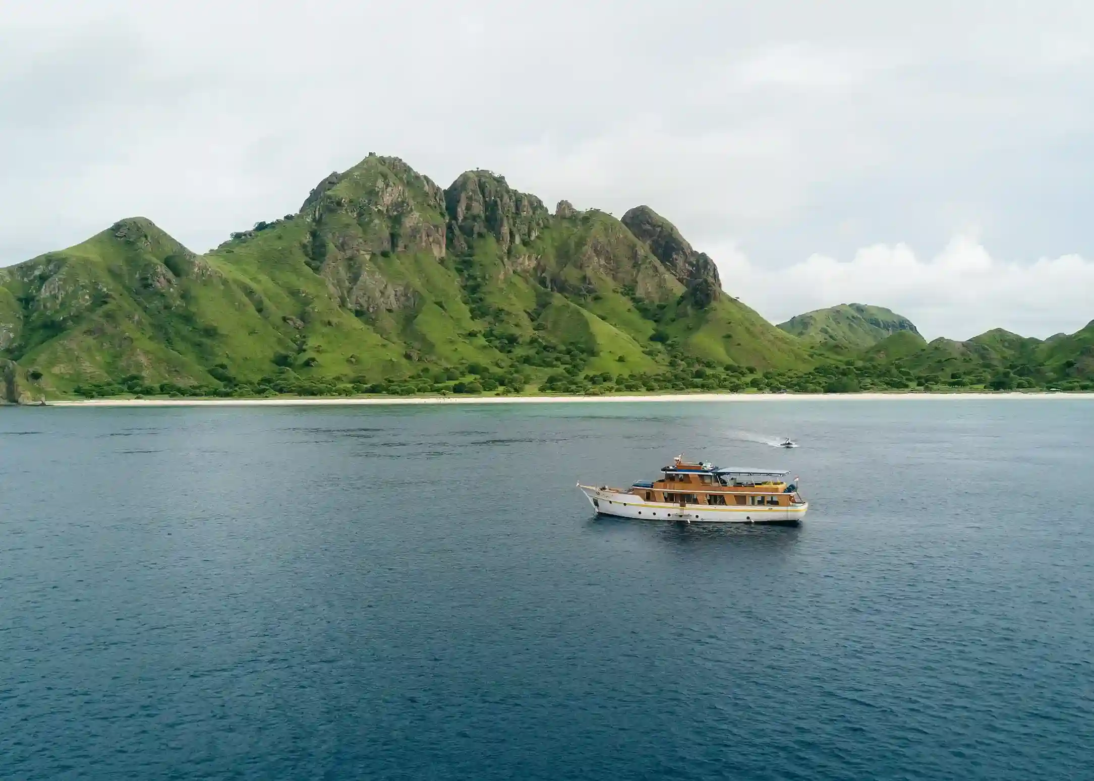 How Much a Komodo Liveaboard Really Costs (All-In Breakdown)
