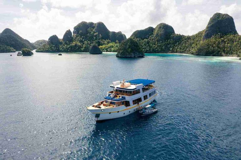 Cruise to Raja Ampat