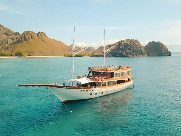 Yumana Cruise Phinisi - KomodoLuxury