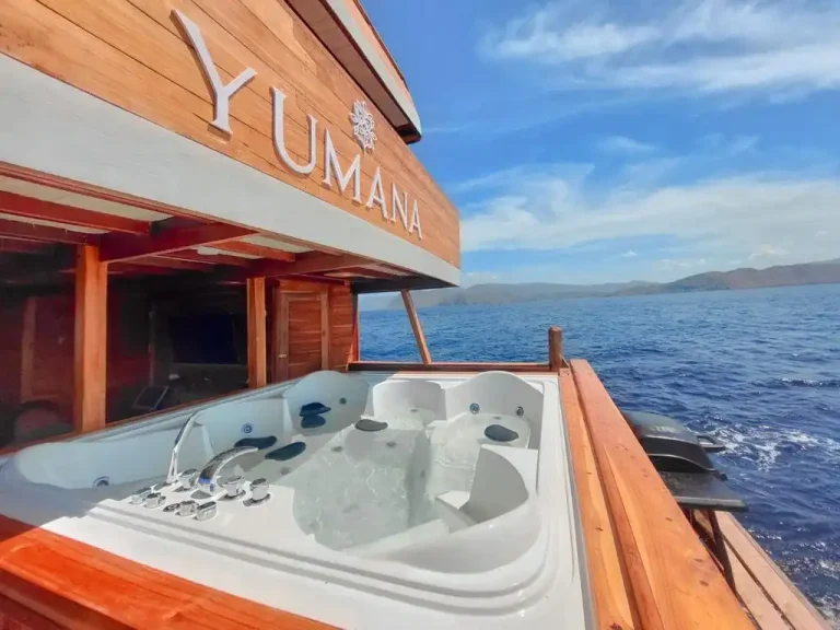 Yumana Cruise Phinisi - KomodoLuxury