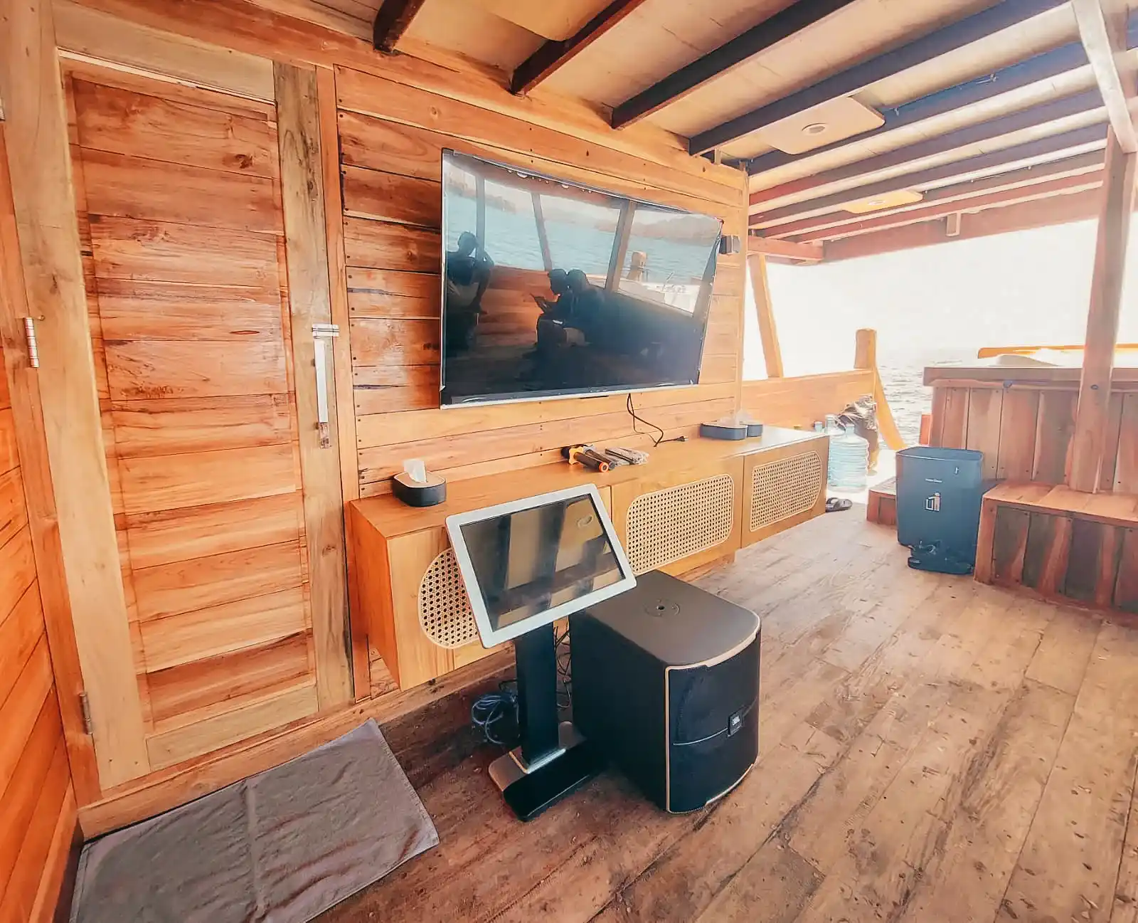 Wi-Fi, Signal and Power on a Komodo Liveaboard