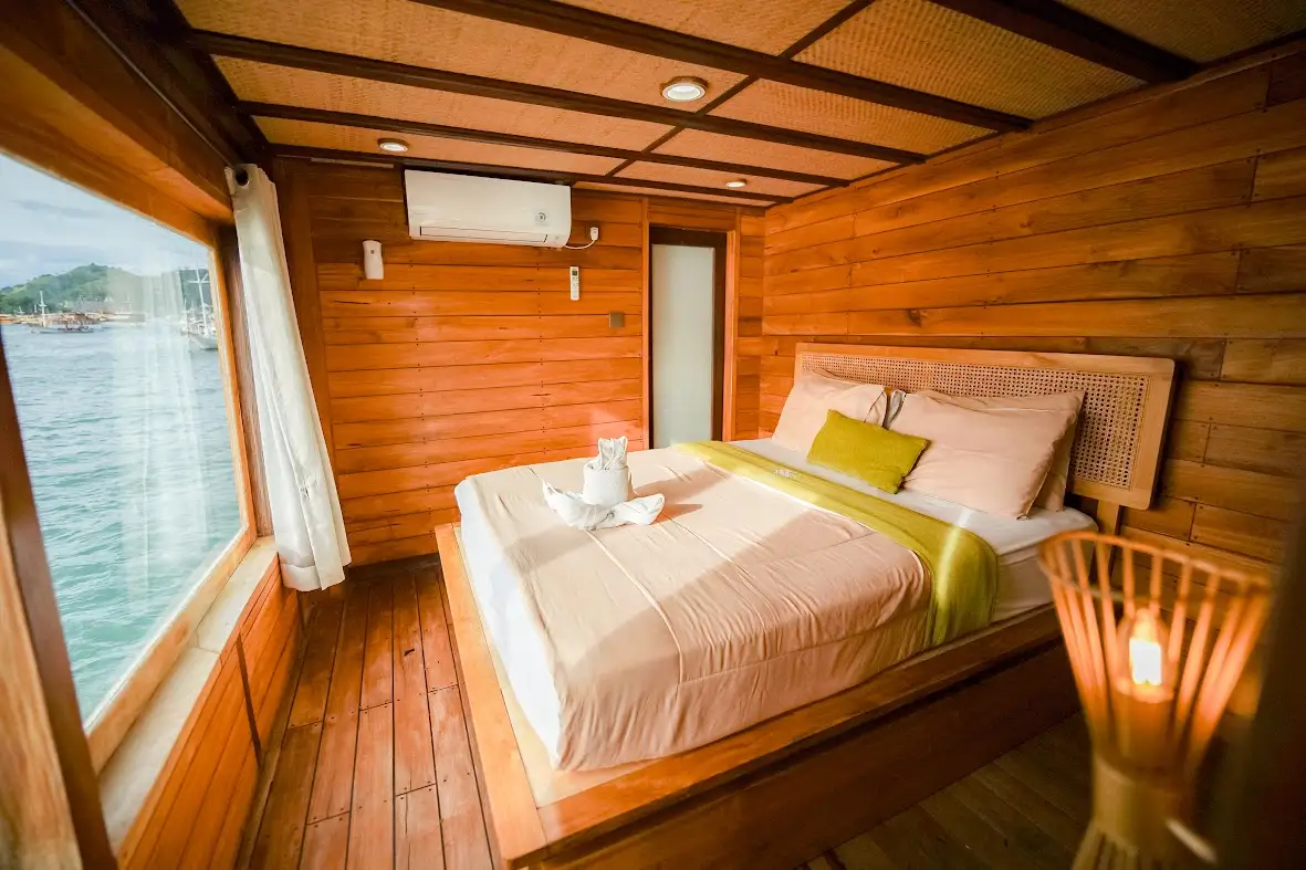 Yumana Signature Cabin Upper Deck Cabin | Yumana Phinisi