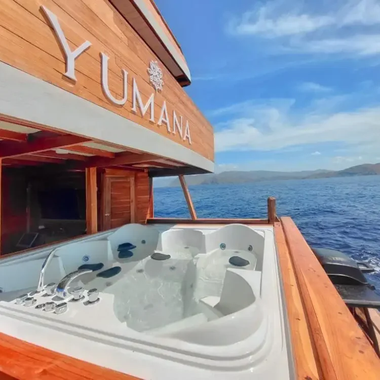 Yumana Cruise Phinisi - KomodoLuxury