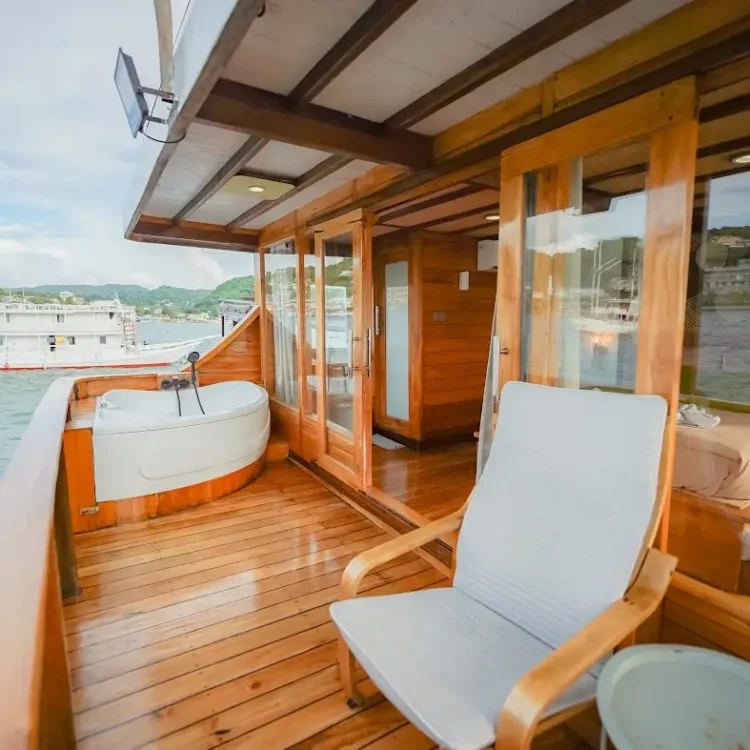 Yumana Royal Suite Cabin Balcony | Yumana Phinisi