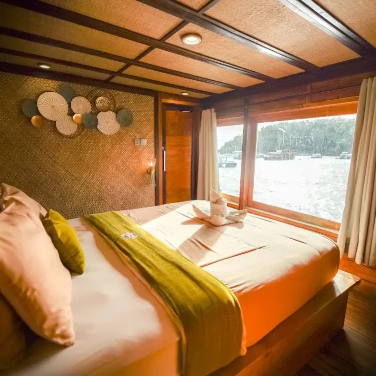 Yumana Signature Cabin Upper Deck Cabin | Yumana Phinisi