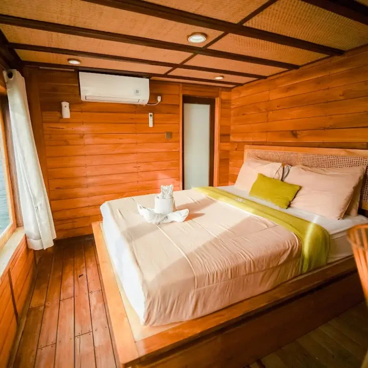 Yumana Signature Cabin Upper Deck Cabin | Yumana Phinisi